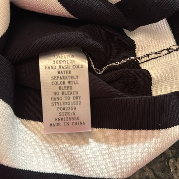 Hera Collection collar sleeveless knit dress NWT M - Picture 10 of 10